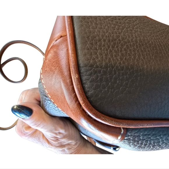 Dooney & Bourke Brown Tan Pebble Grain Leather Crossbody Shoulder Bag - Picture 16 of 16